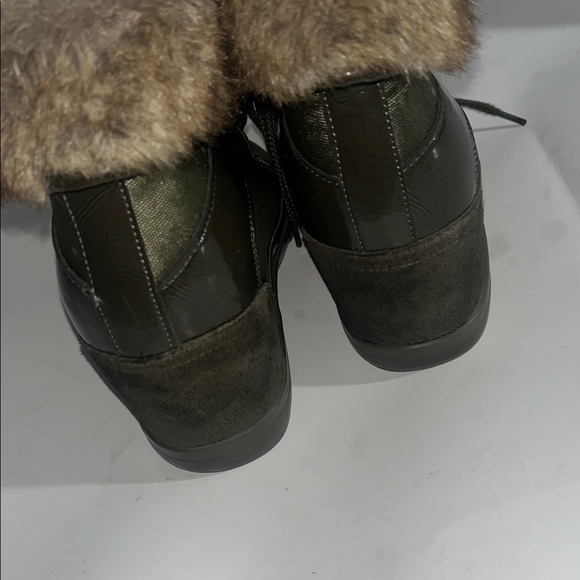 Aldo Olive Green Wedge Sneakers with Faux Fur - Picture 4 of 12